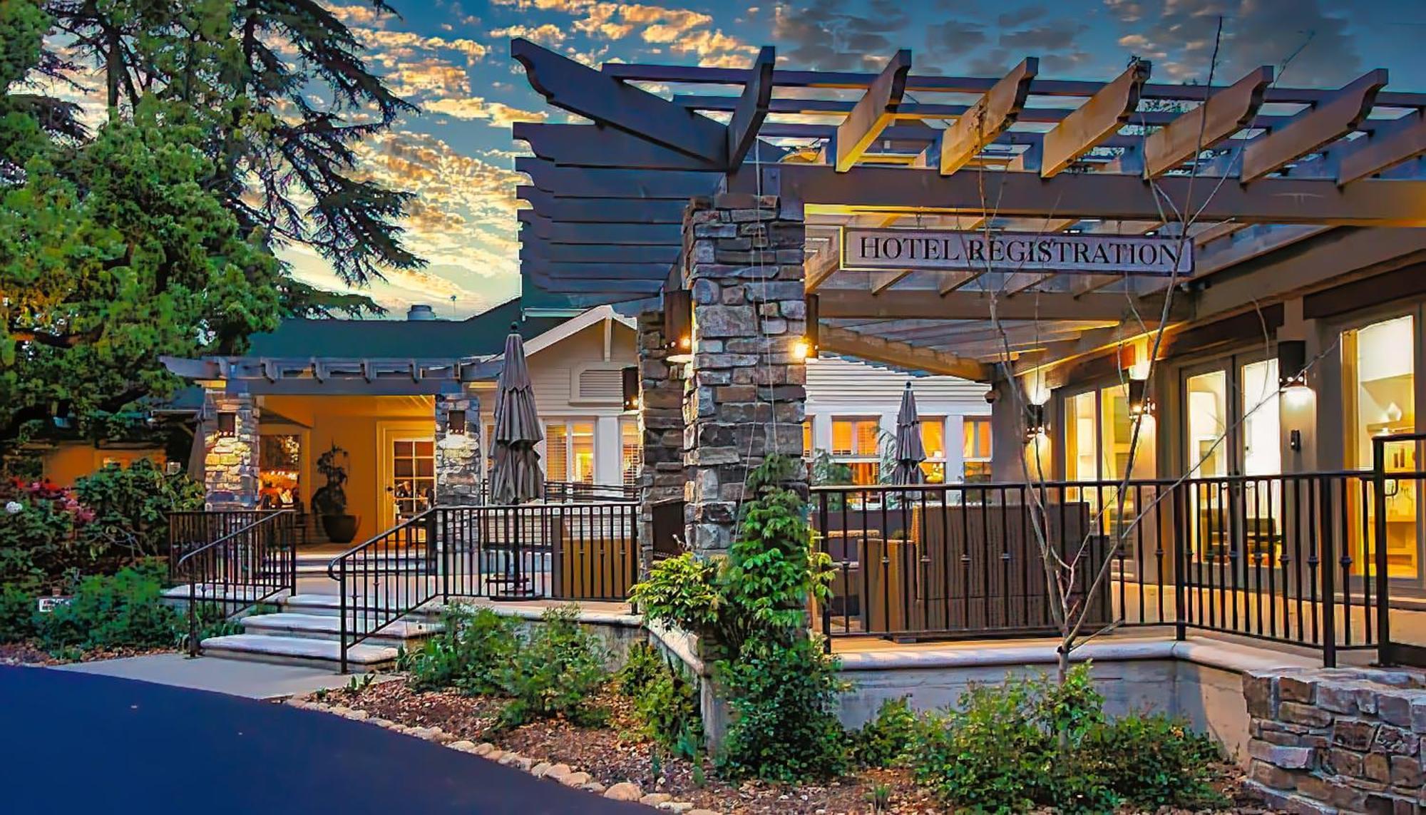 Wine & Roses Hotel Restaurant Spa Lodi Bagian luar foto